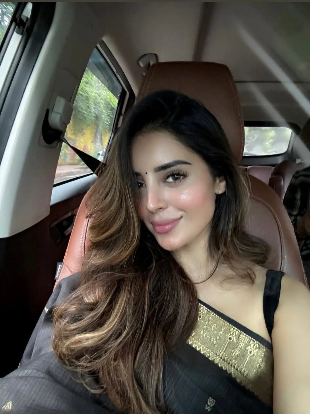 Kushitha Kallapu Cute Selfies in Saree