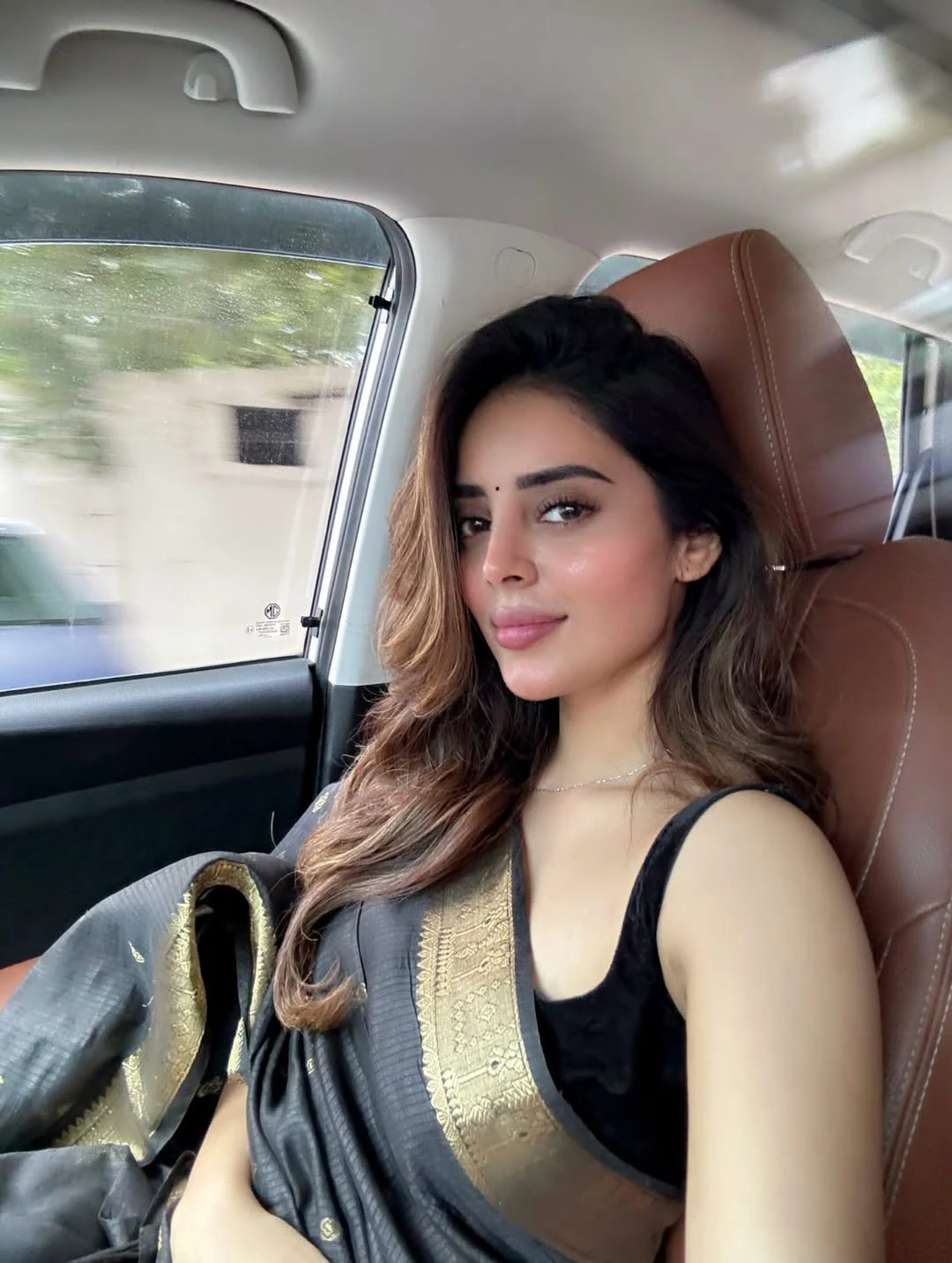 Kushitha Kallapu Cute Selfies in Saree