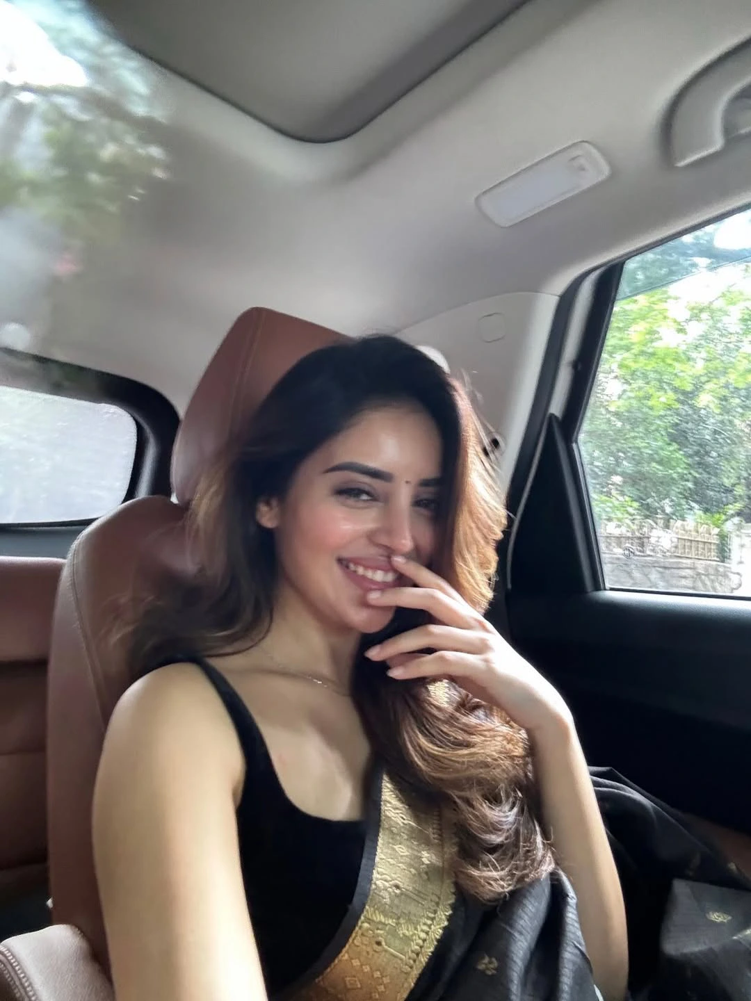 Kushitha Kallapu Cute Selfies in Saree