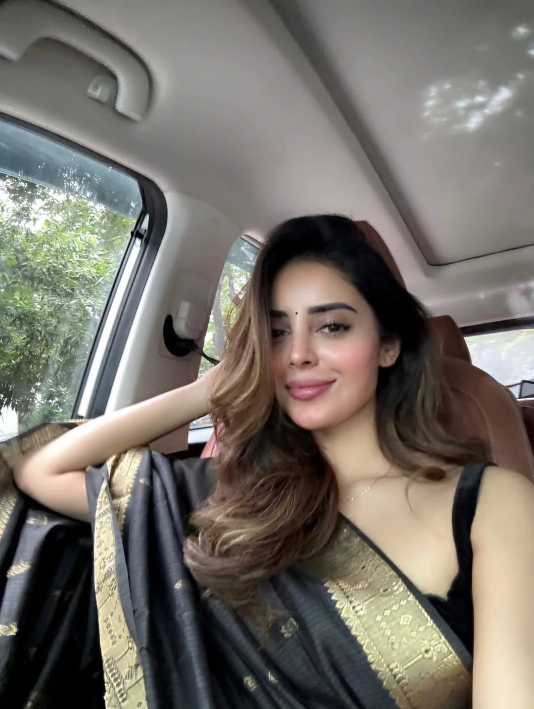 Kushitha Kallapu Cute Selfies in Saree