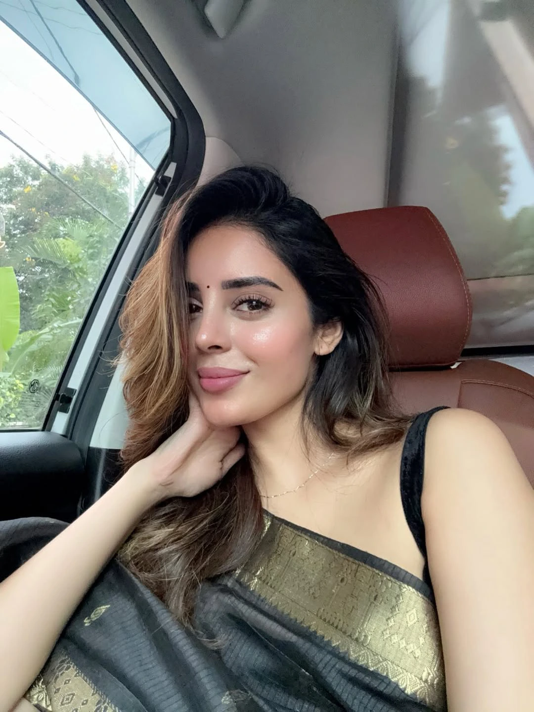 Kushitha Kallapu Cute Selfies in Saree