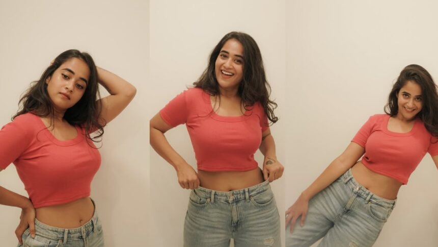 Deepthi Sunaina Shows Her Beauty