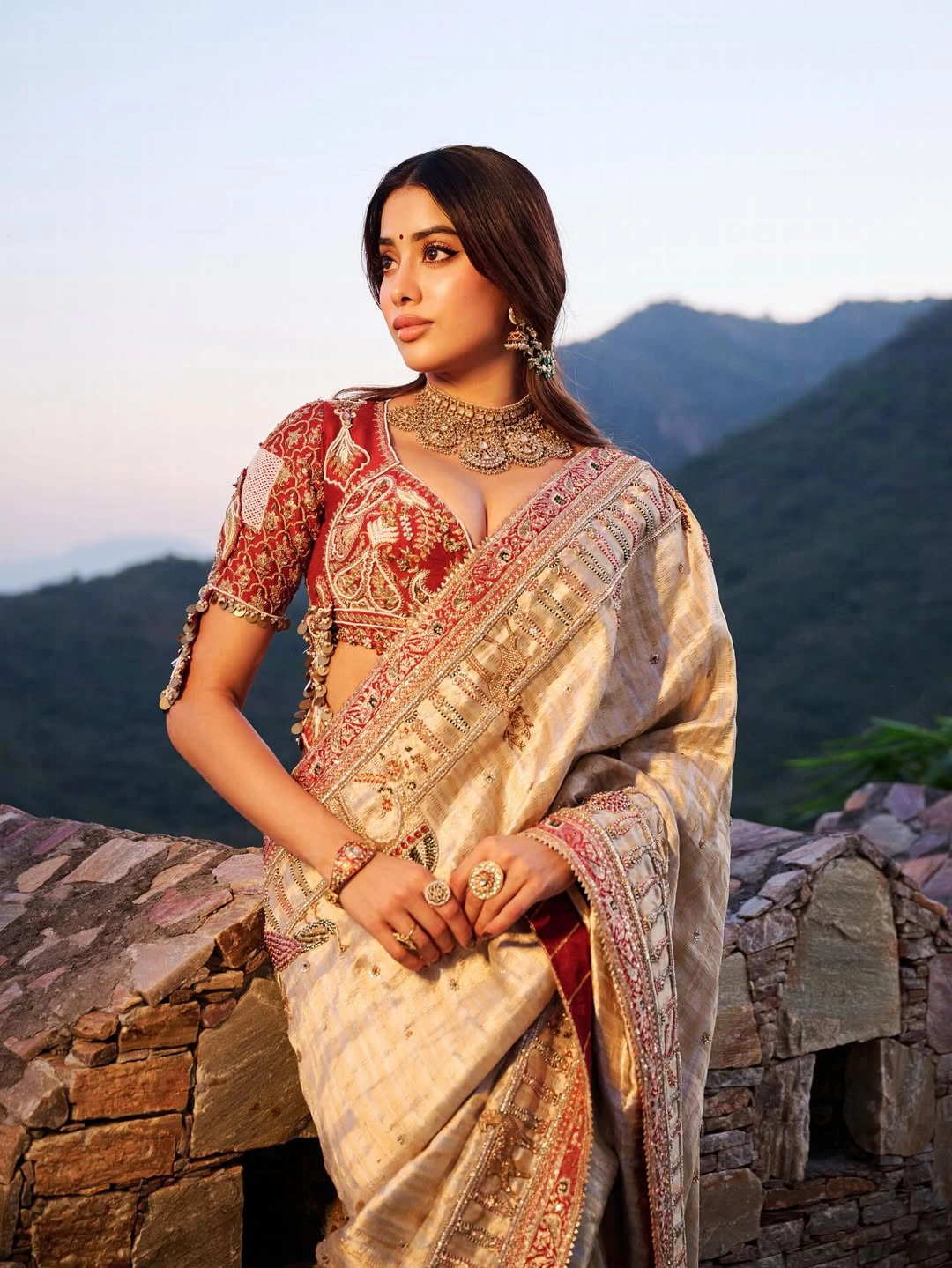 Janhvi Kapoor Shows her Beauty