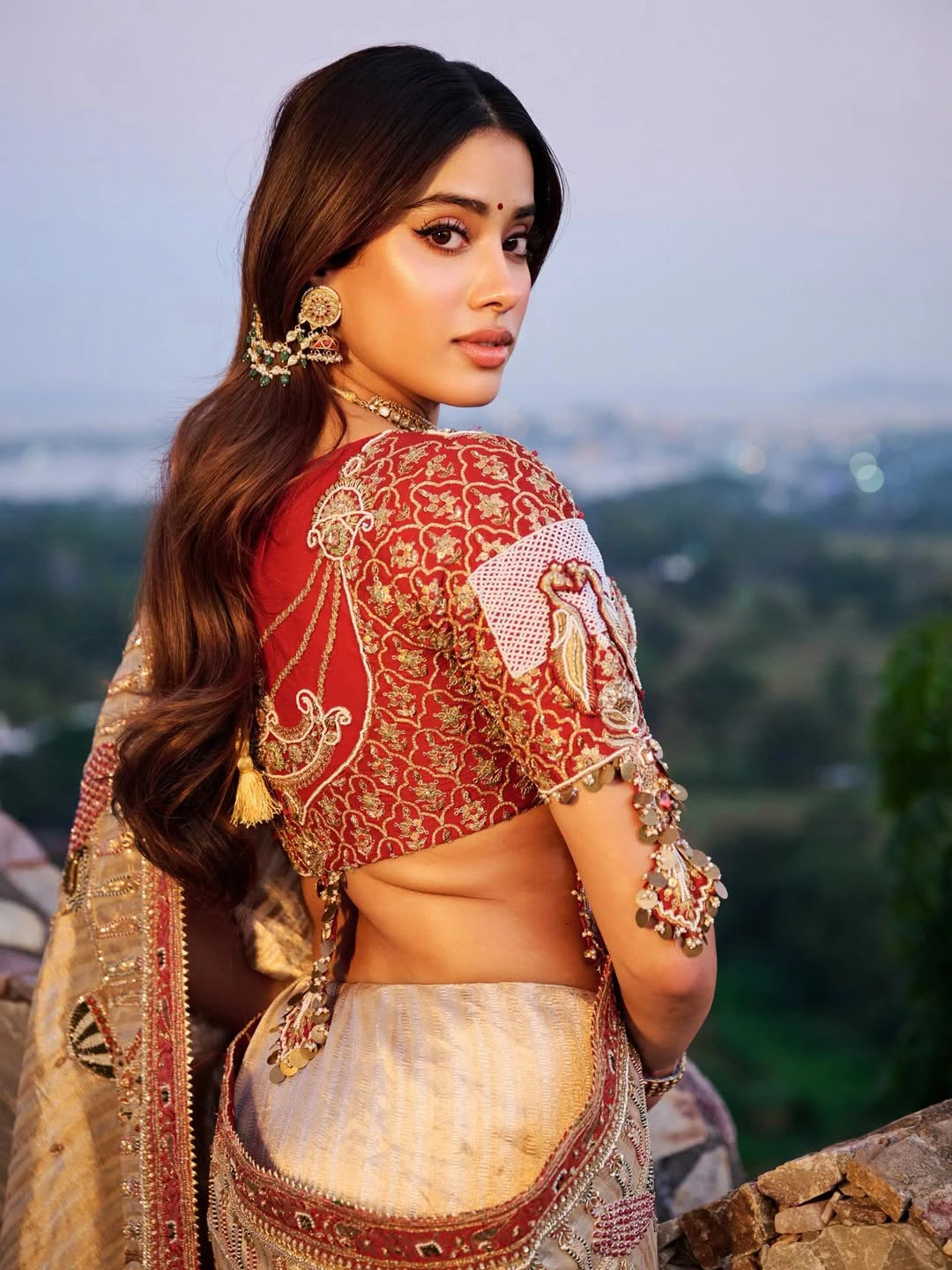 Janhvi Kapoor Shows her Beauty