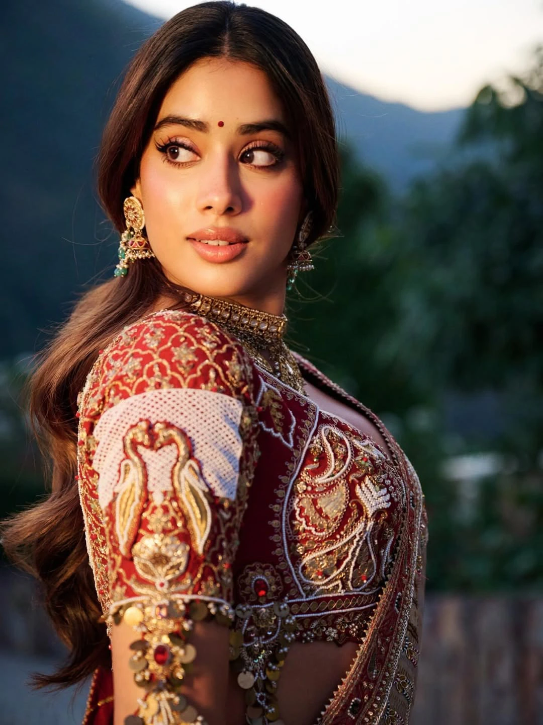 Janhvi Kapoor Shows her Beauty