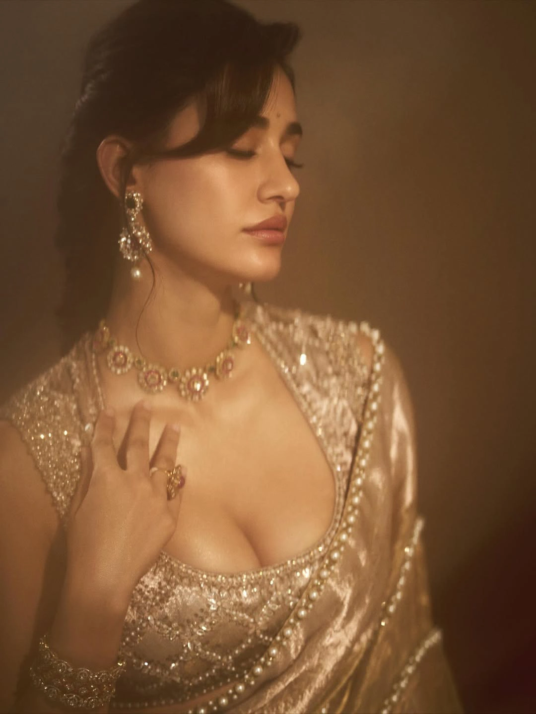 disha patani Shows her Beauty in Saree