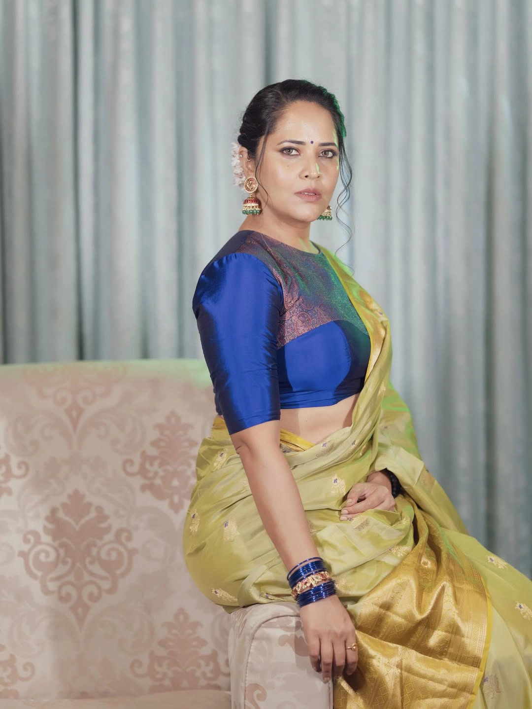 Anasuya Bharadwaj Cute Looks in Saree