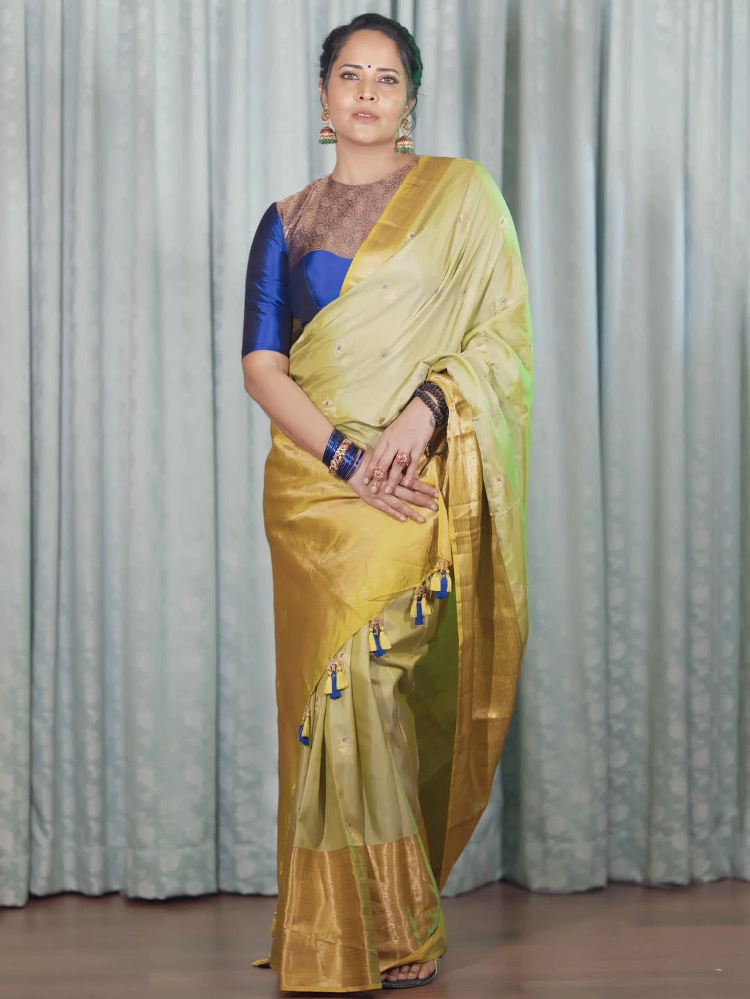 Anasuya Bharadwaj Cute Looks in Saree