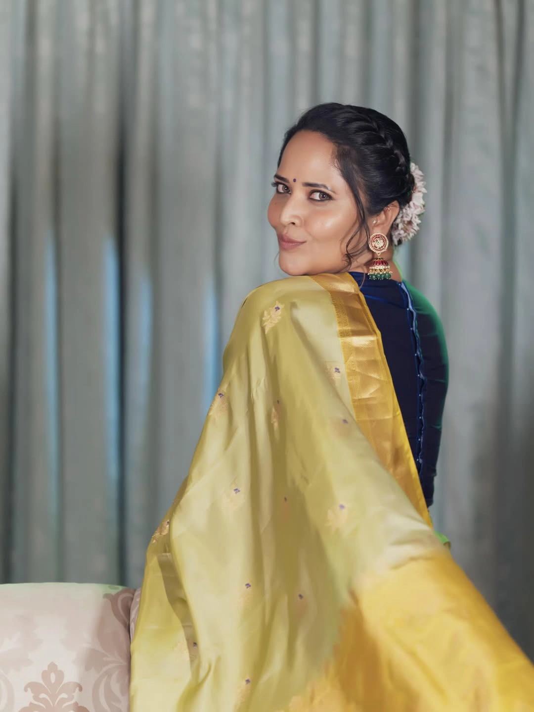 Anasuya Bharadwaj Cute Looks in Saree