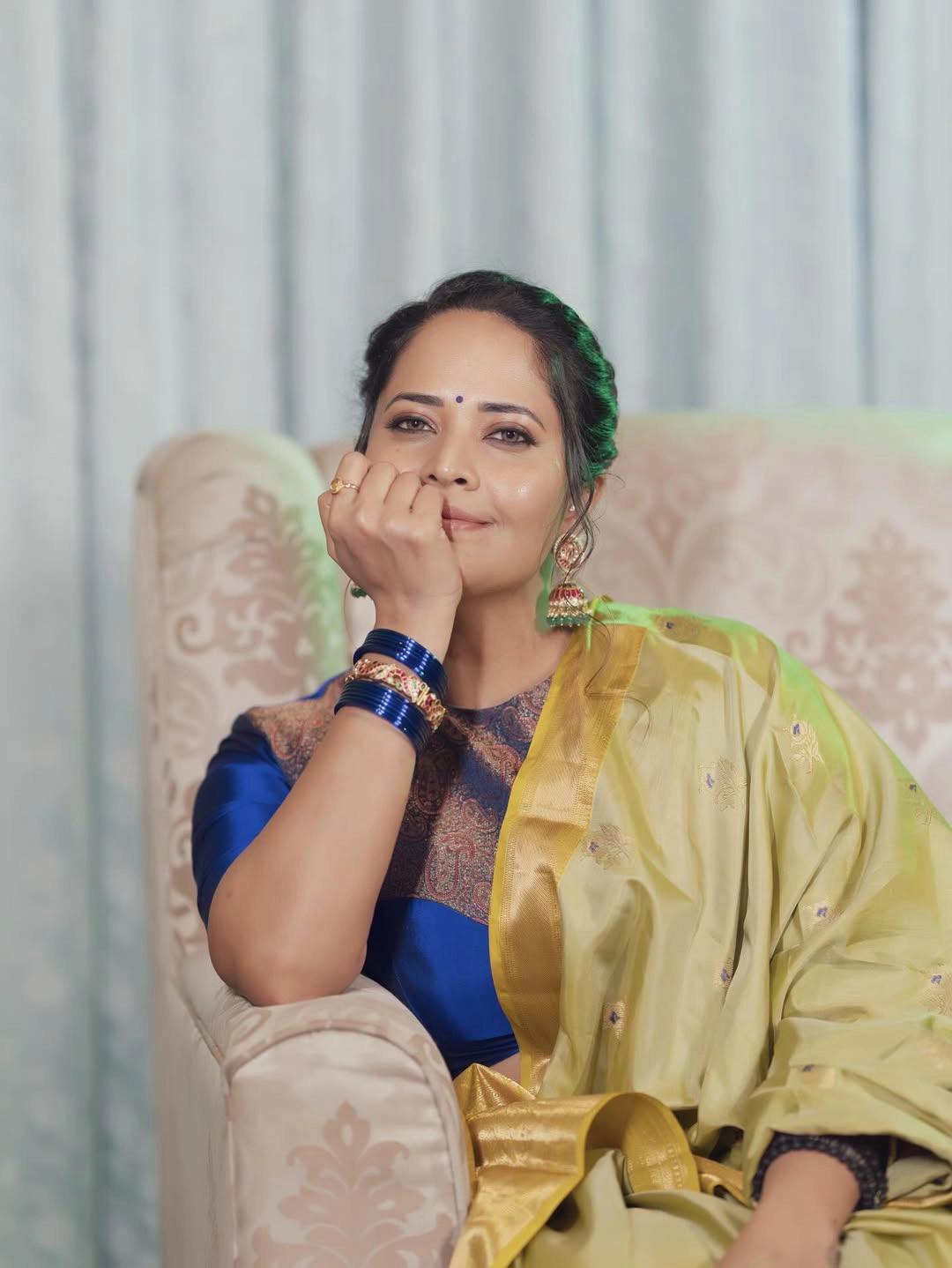Anasuya Bharadwaj Cute Looks in Saree