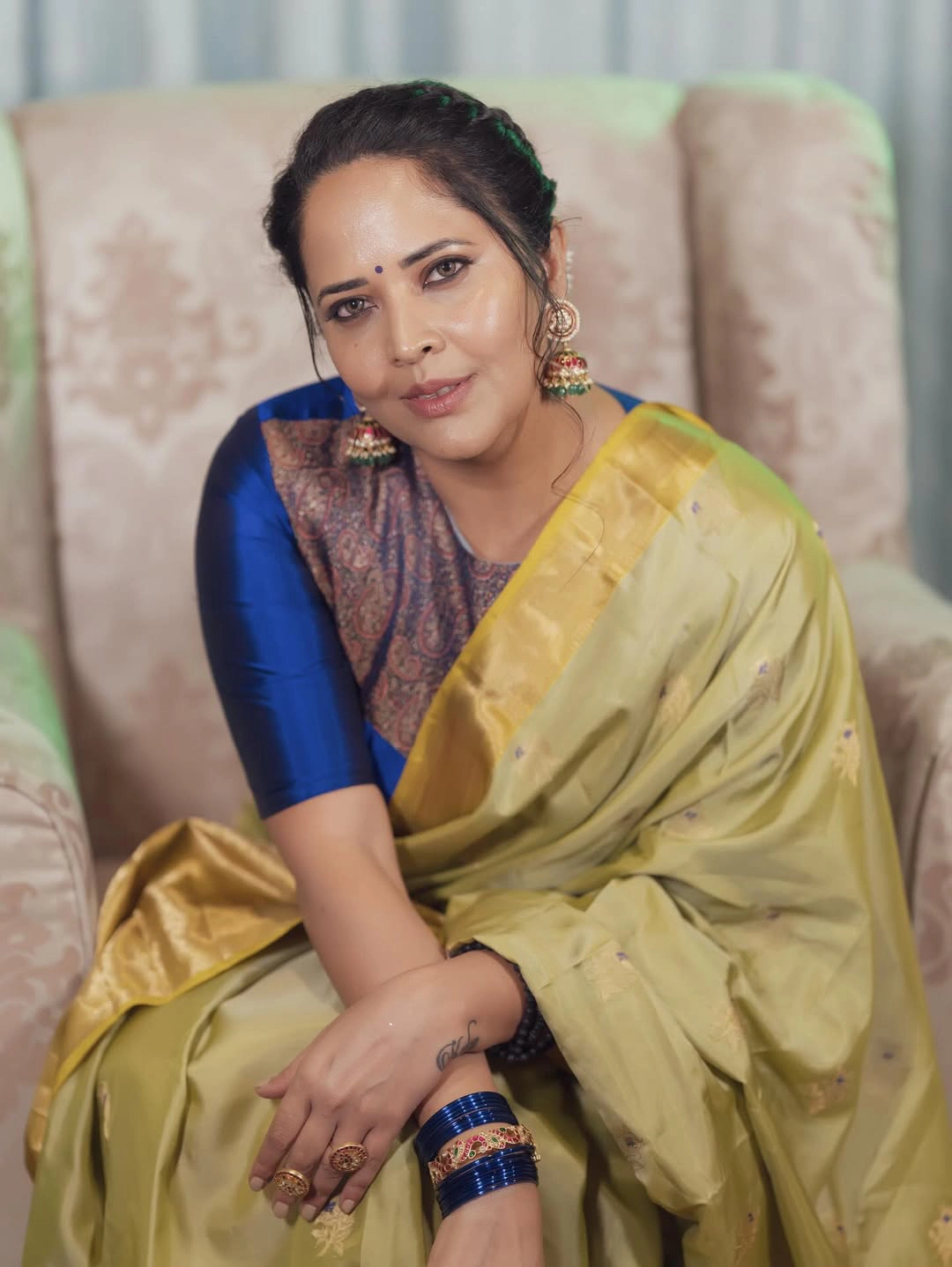 Anasuya Bharadwaj Cute Looks in Saree