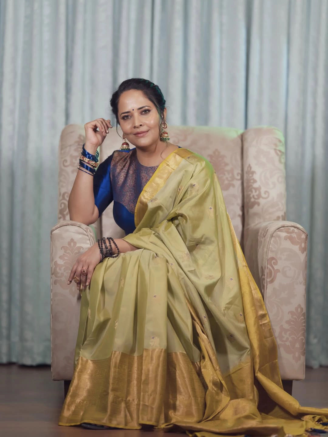 Anasuya Bharadwaj Cute Looks in Saree