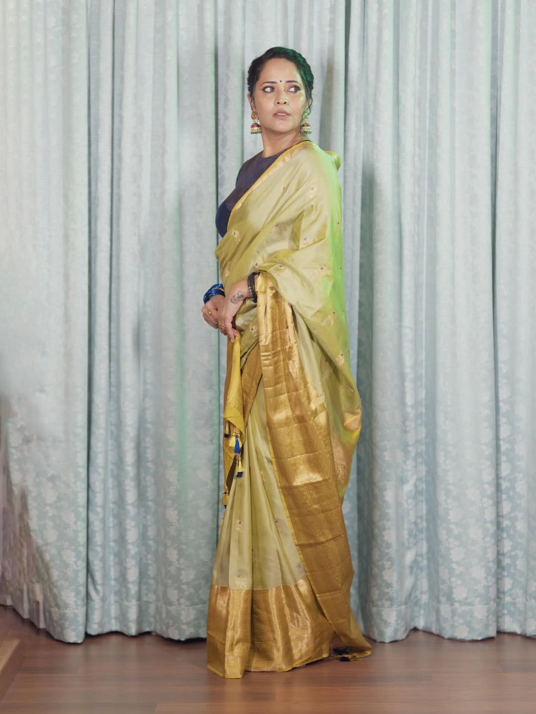 Anasuya Bharadwaj Cute Looks in Saree