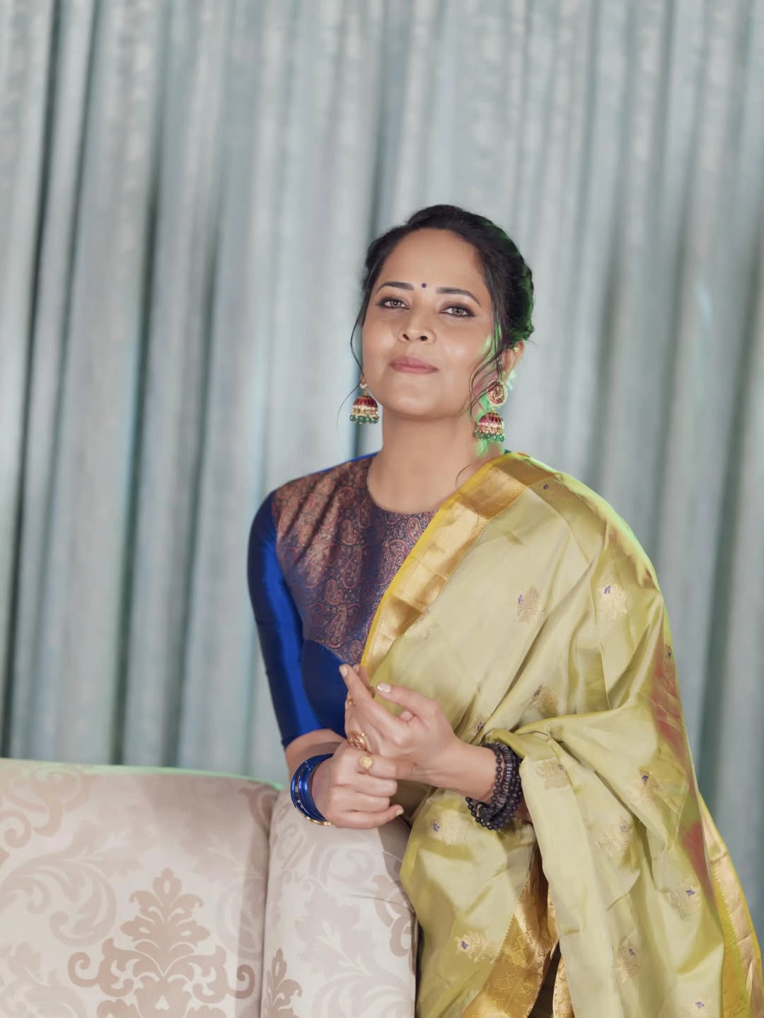 Anasuya Bharadwaj Cute Looks in Saree