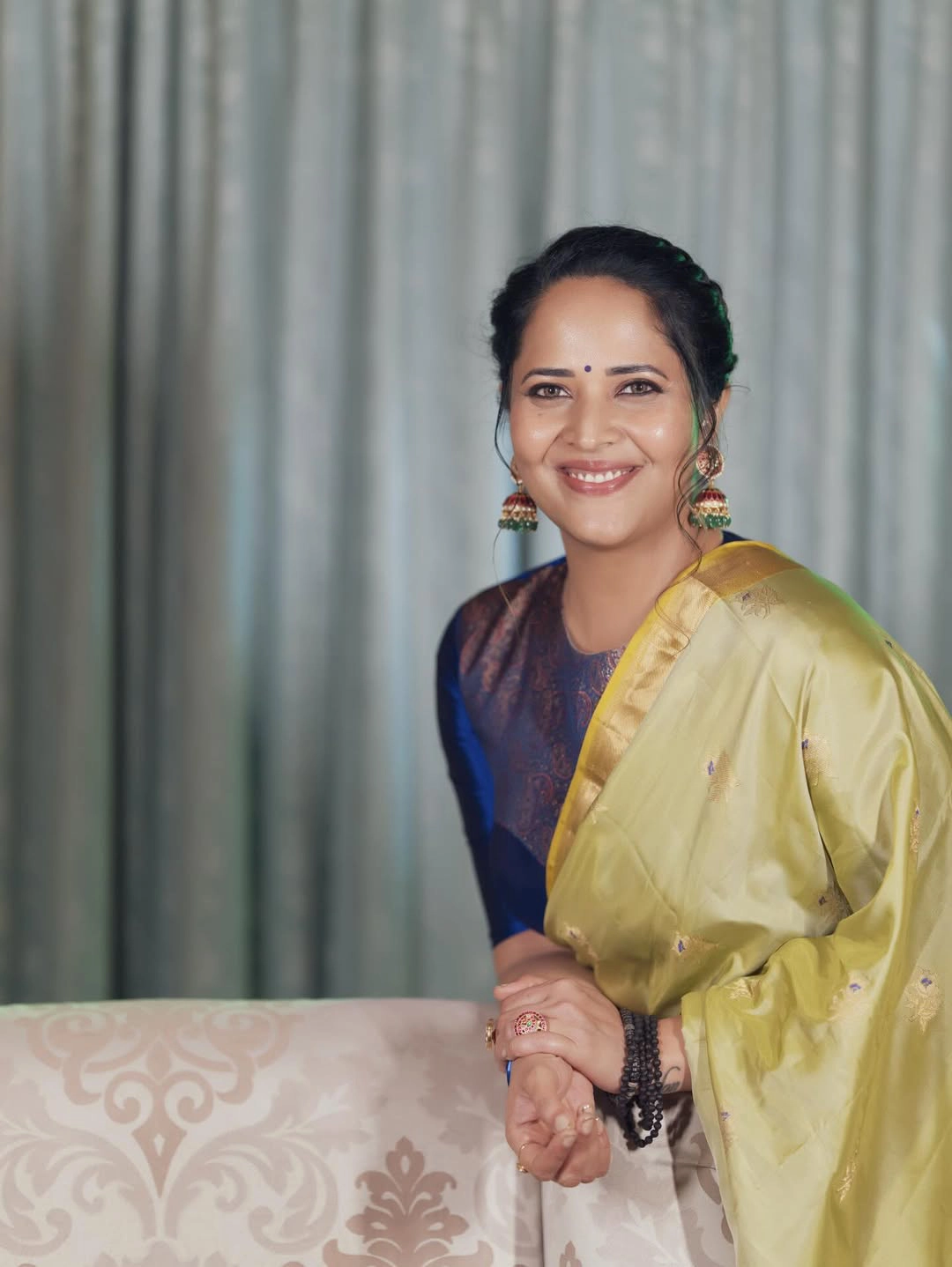 Anasuya Bharadwaj Cute Looks in Saree