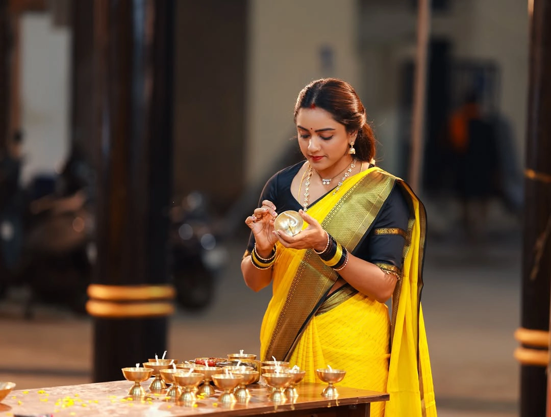Varun Sandesh Vithika Sheru Perform Ayyappa Swami Padi Pooja