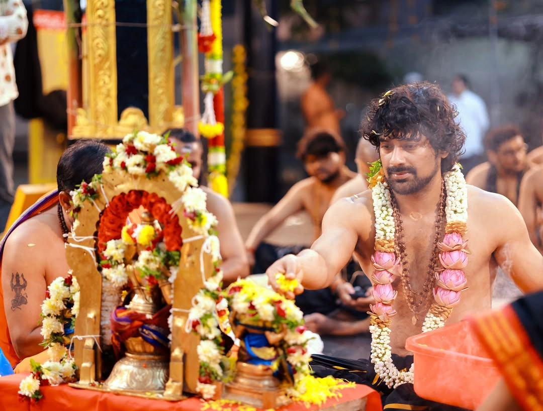 Varun Sandesh Vithika Sheru Perform Ayyappa Swami Padi Pooja