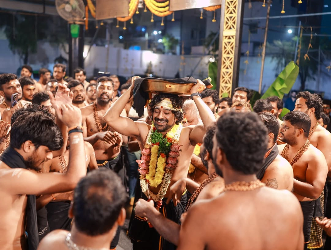 Varun Sandesh Vithika Sheru Perform Ayyappa Swami Padi Pooja