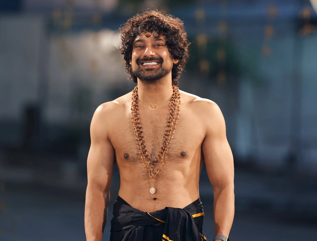 Varun Sandesh Vithika Sheru Perform Ayyappa Swami Padi Pooja