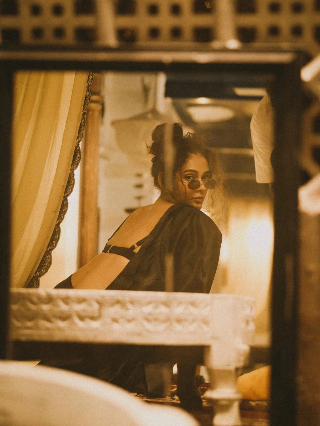 Aakanksha Singh Shows her Beauty Dazzling Photos