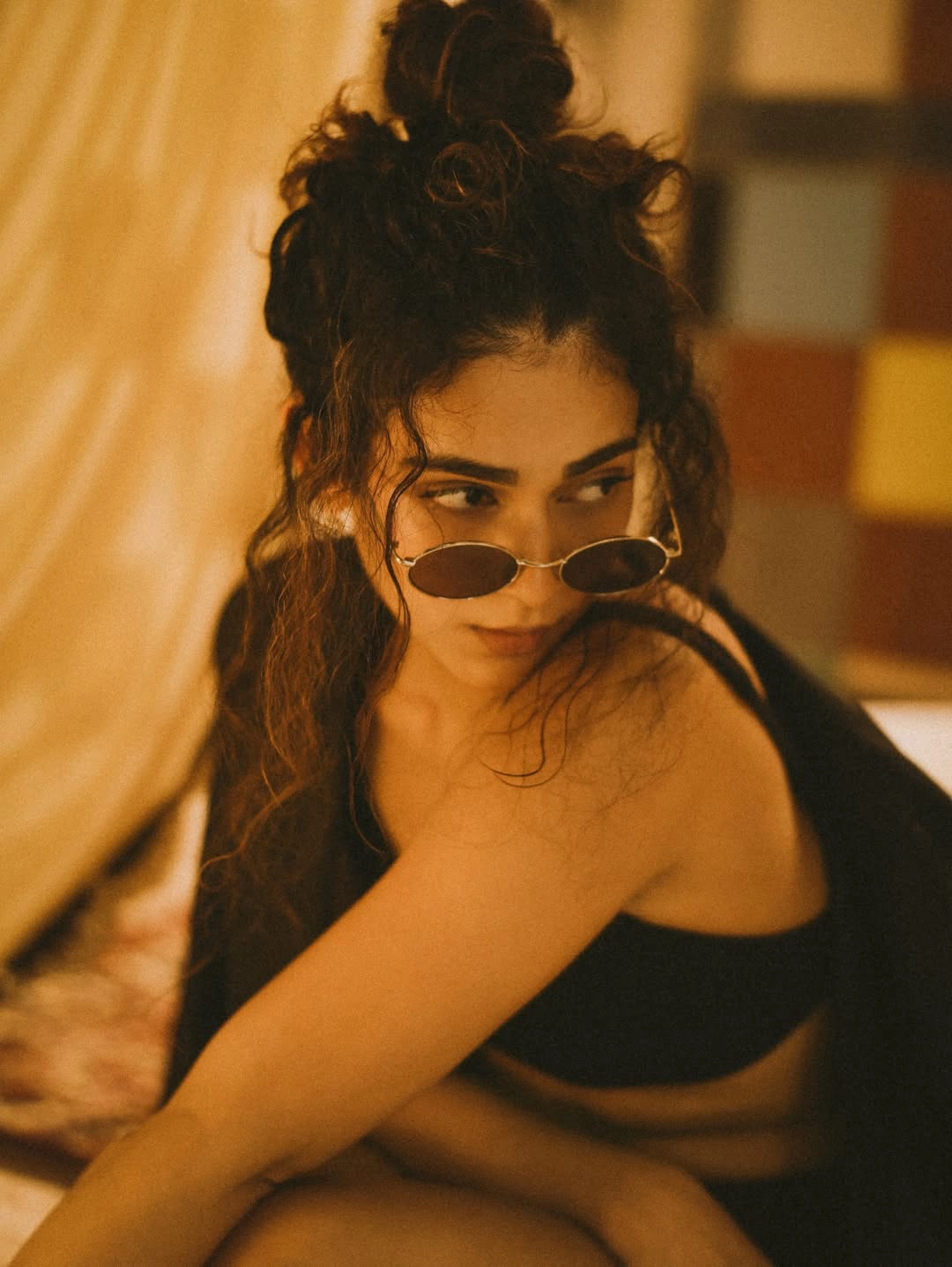 Aakanksha Singh Shows her Beauty Dazzling Photos