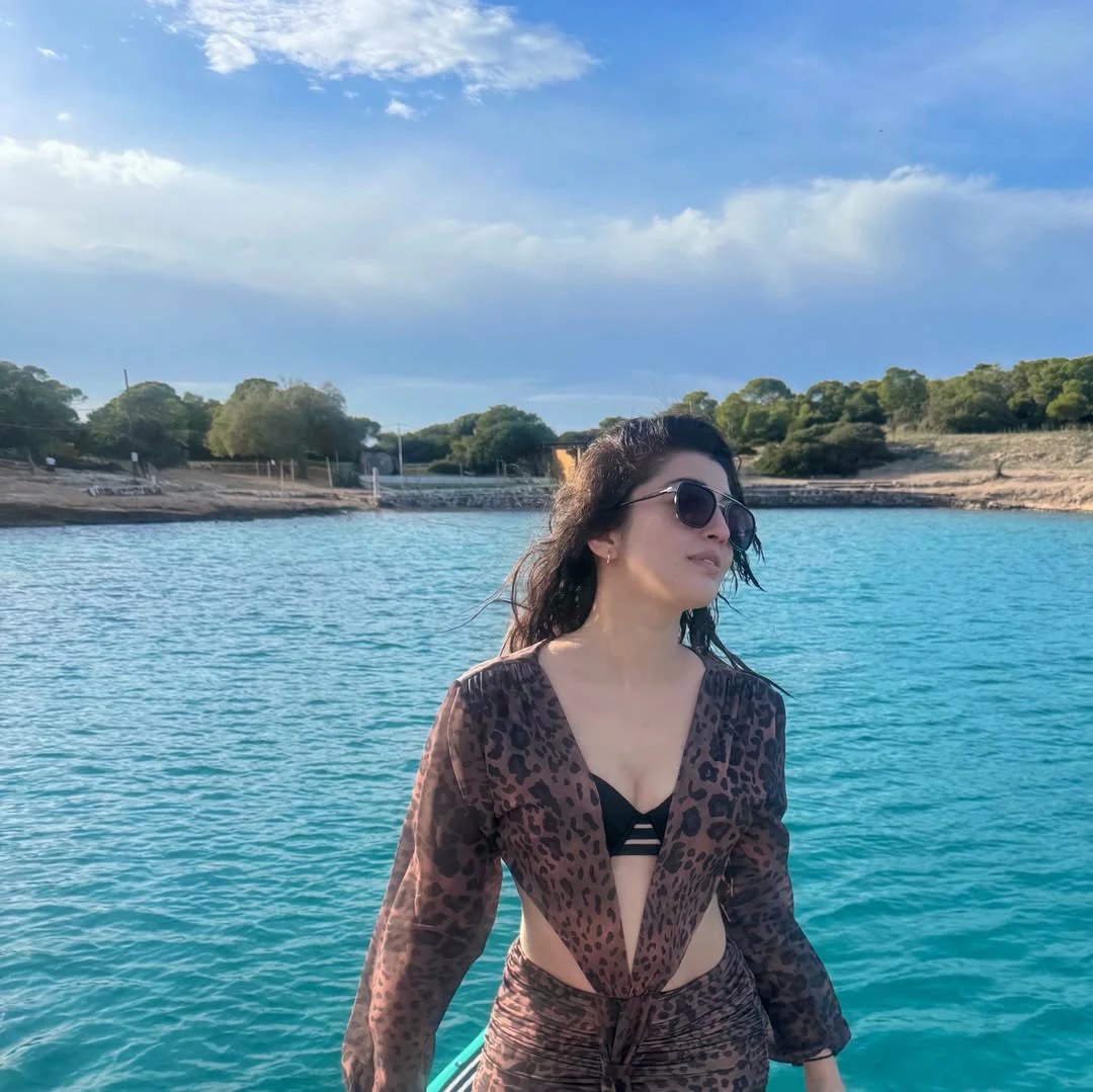 Pranita Subhash Enjoying Vacation in Ship