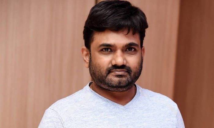 మారుతి నెక్స్ట్ మూవీకి క్రేజీ టైటిల్.. హీరో అతనేనా..?