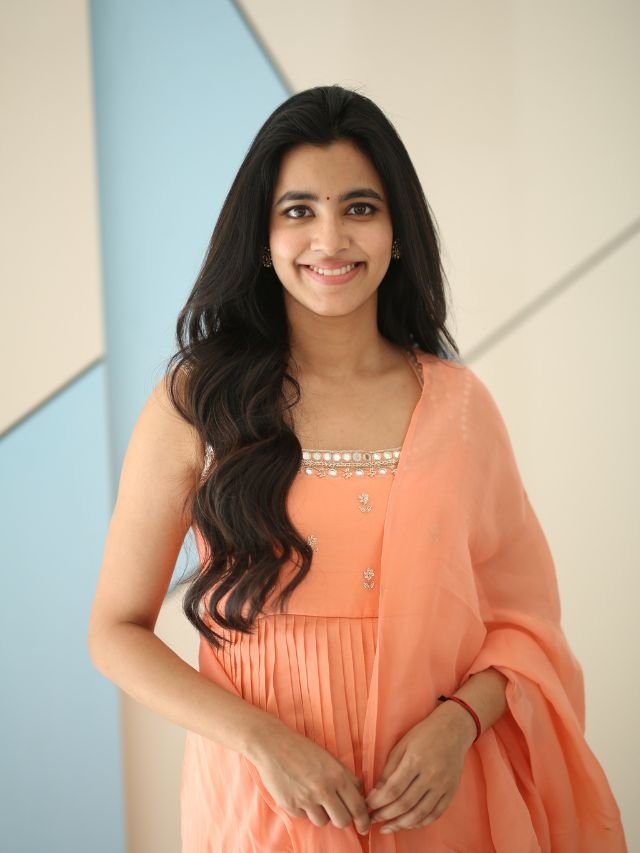 heroine Shivani Nagaram Latest pics