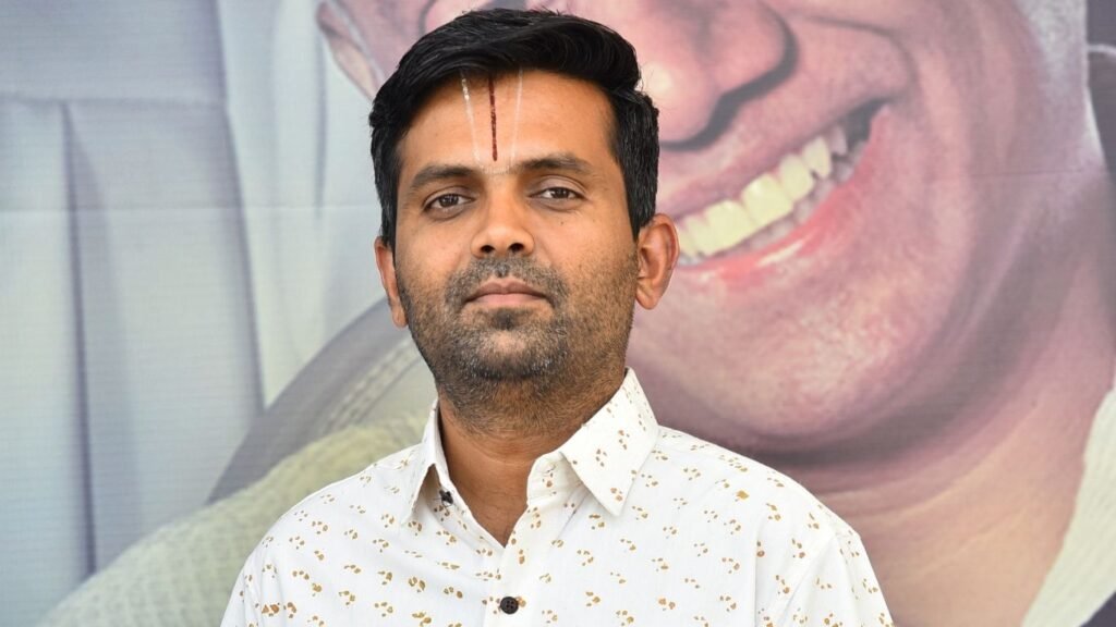 మధ్యతరగతి జీవితాలను ప్రతిబింబించే చిత్రమే కార్మేని సెల్వం: దర్శకుడు రామ్‌ చక్రి