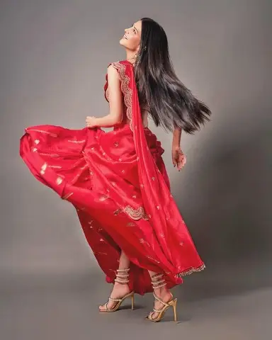 Heroine Shruthi Hasaan latest images 2026 5