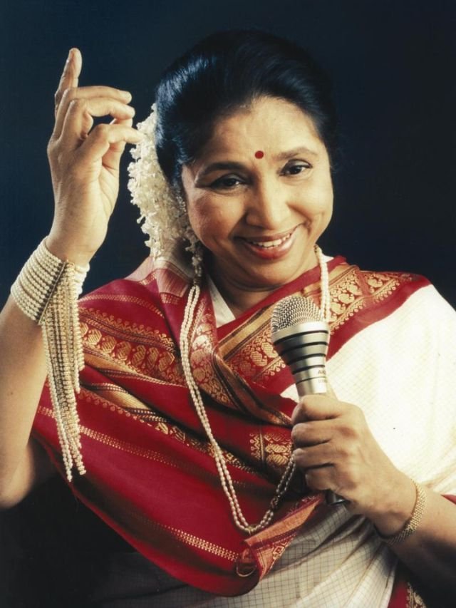 ప్రఖ్యాతగాయని ఆశాభోంస్లే ఇకలేరు 2 The renowned playback singer Asha Bhosle is no longer with us