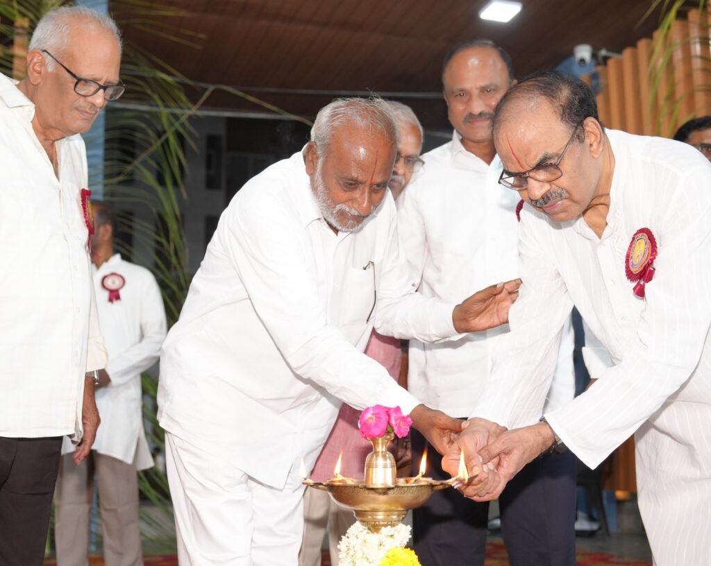 రెండు లక్షల పుస్తకాలతో పరిమళించిన మై హోమ్ అవతార్లో చరిత్రకెక్కిన పురాణపండ 3 1000