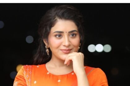 Heroine Rashi Singh