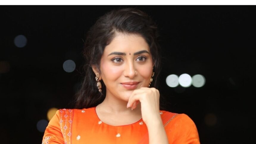 Heroine Rashi Singh