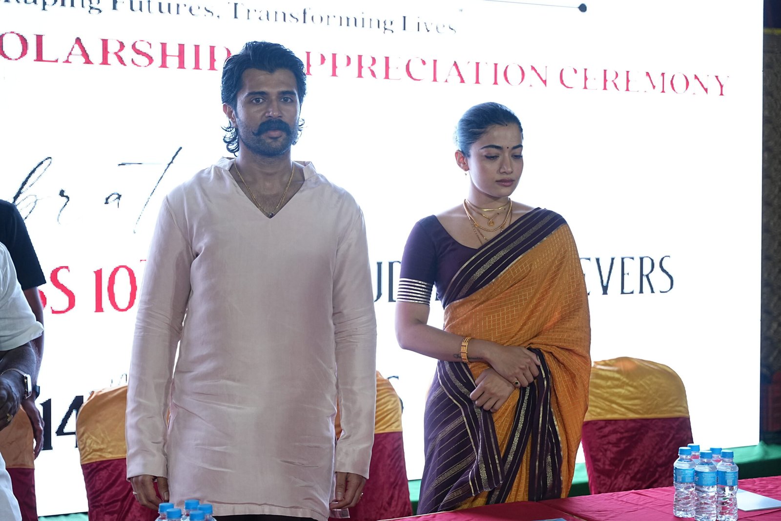 ప్రభుత్వ విద్యార్థులకు స్కాలర్షిప్స్ అందించిన విజయ్దేరవకొండ-రష్మిక మందన్నా 3 Vijay & Rashmika Deliver on Scholarship Promise 1