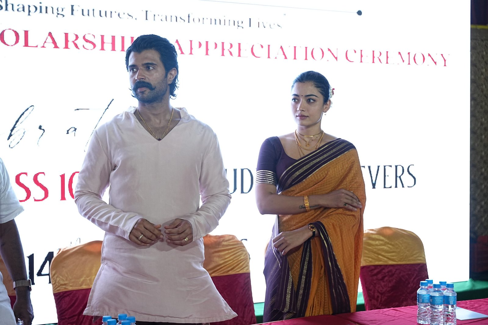 ప్రభుత్వ విద్యార్థులకు స్కాలర్షిప్స్ అందించిన విజయ్దేరవకొండ-రష్మిక మందన్నా 4 Vijay-Rashmika Support Students with Scholarships