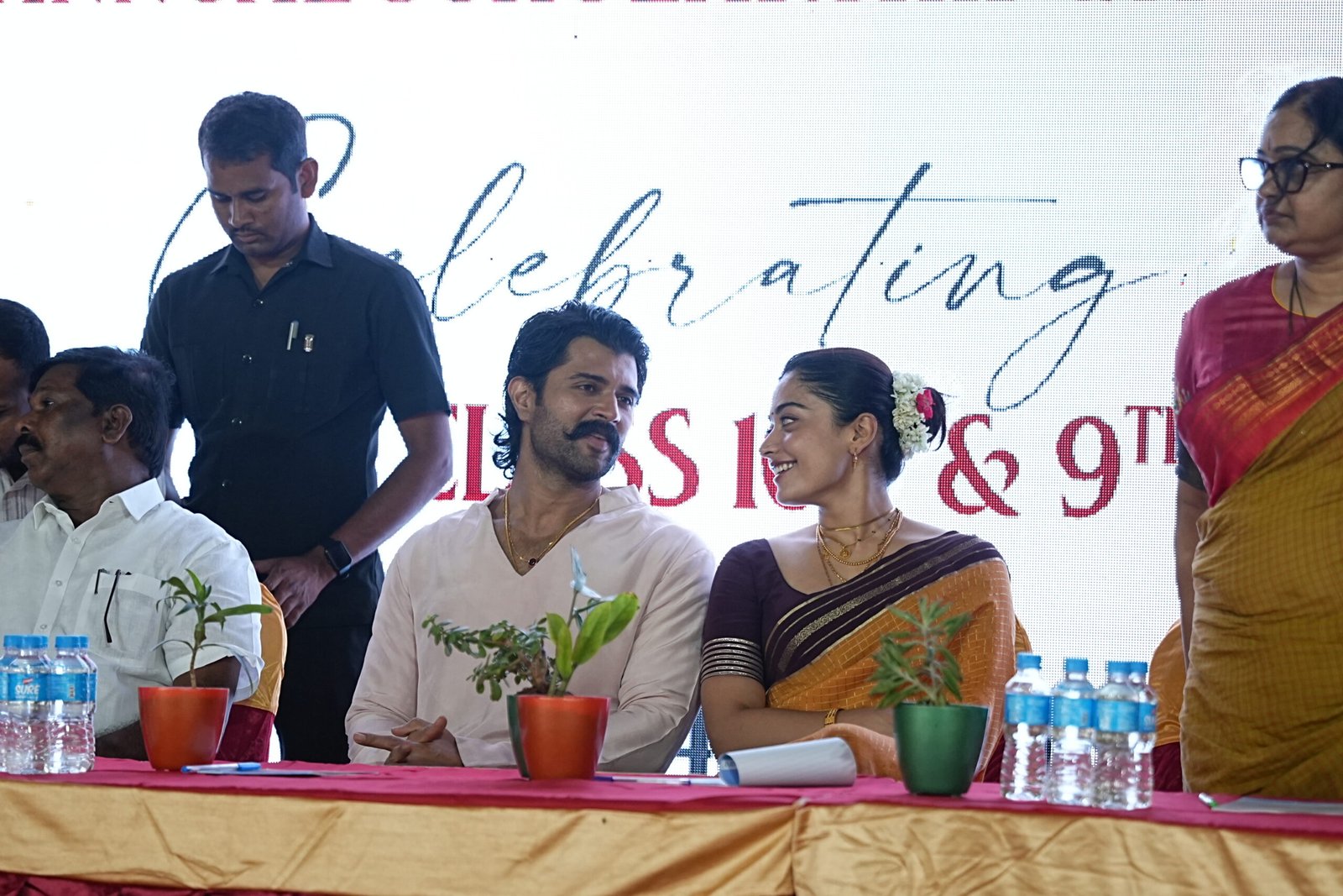 ప్రభుత్వ విద్యార్థులకు స్కాలర్షిప్స్ అందించిన విజయ్దేరవకొండ-రష్మిక మందన్నా 9 Vijay-Rashmika Extend Help to Government School Students