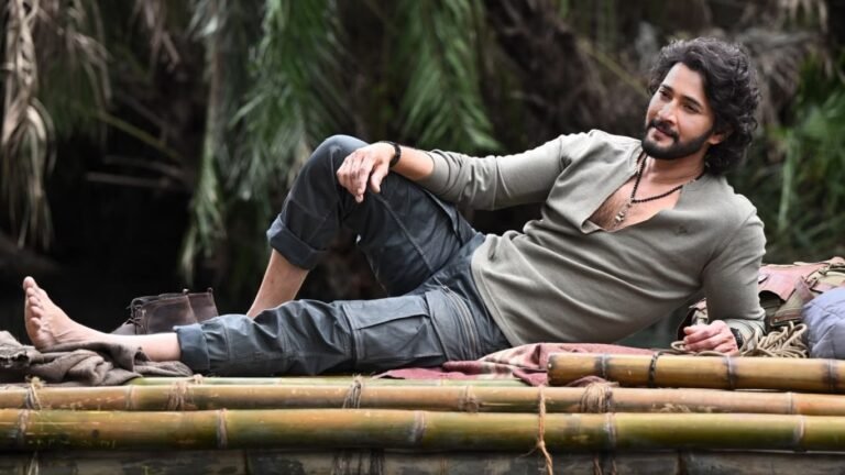 Maheshbabu new look from varanasi Movie