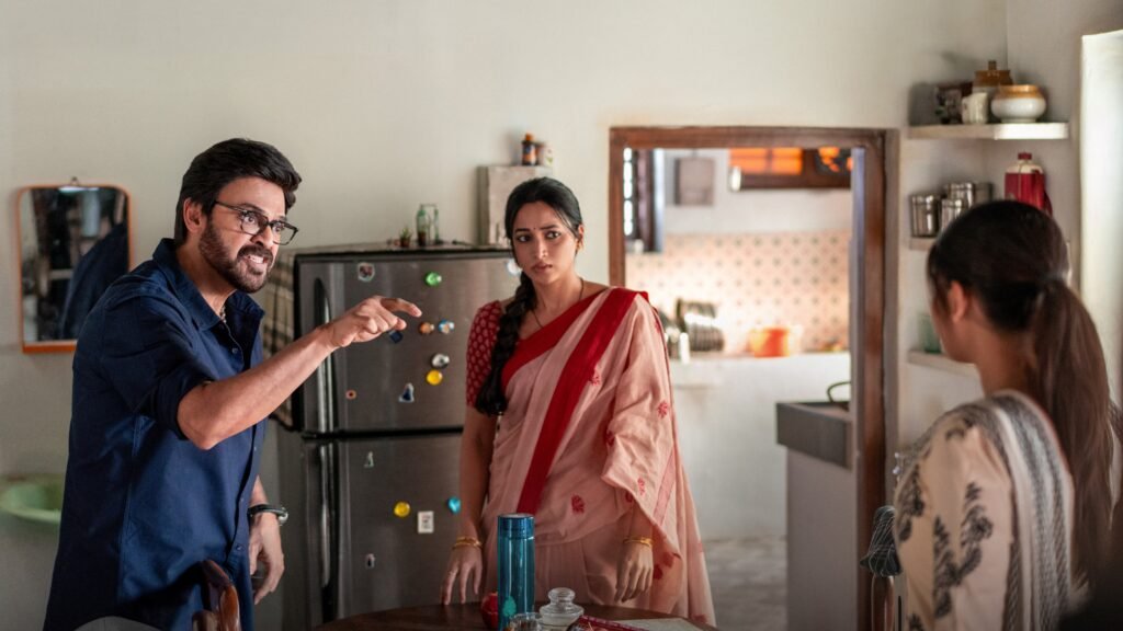 వెంకటేష్-త్రివిక్రమ్ 'ఆదర్శకుటుంబం' రివ్యూ...వందకోట్ల లాటరీతో ఏం జరిగింది? 2 Venkatesh AK47 Cinema